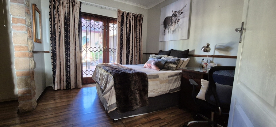 5 Bedroom Property for Sale in Flamingo Vlei Western Cape